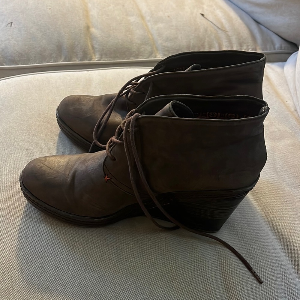 Women’s Ankle Boot, Brown Leather, Size 9